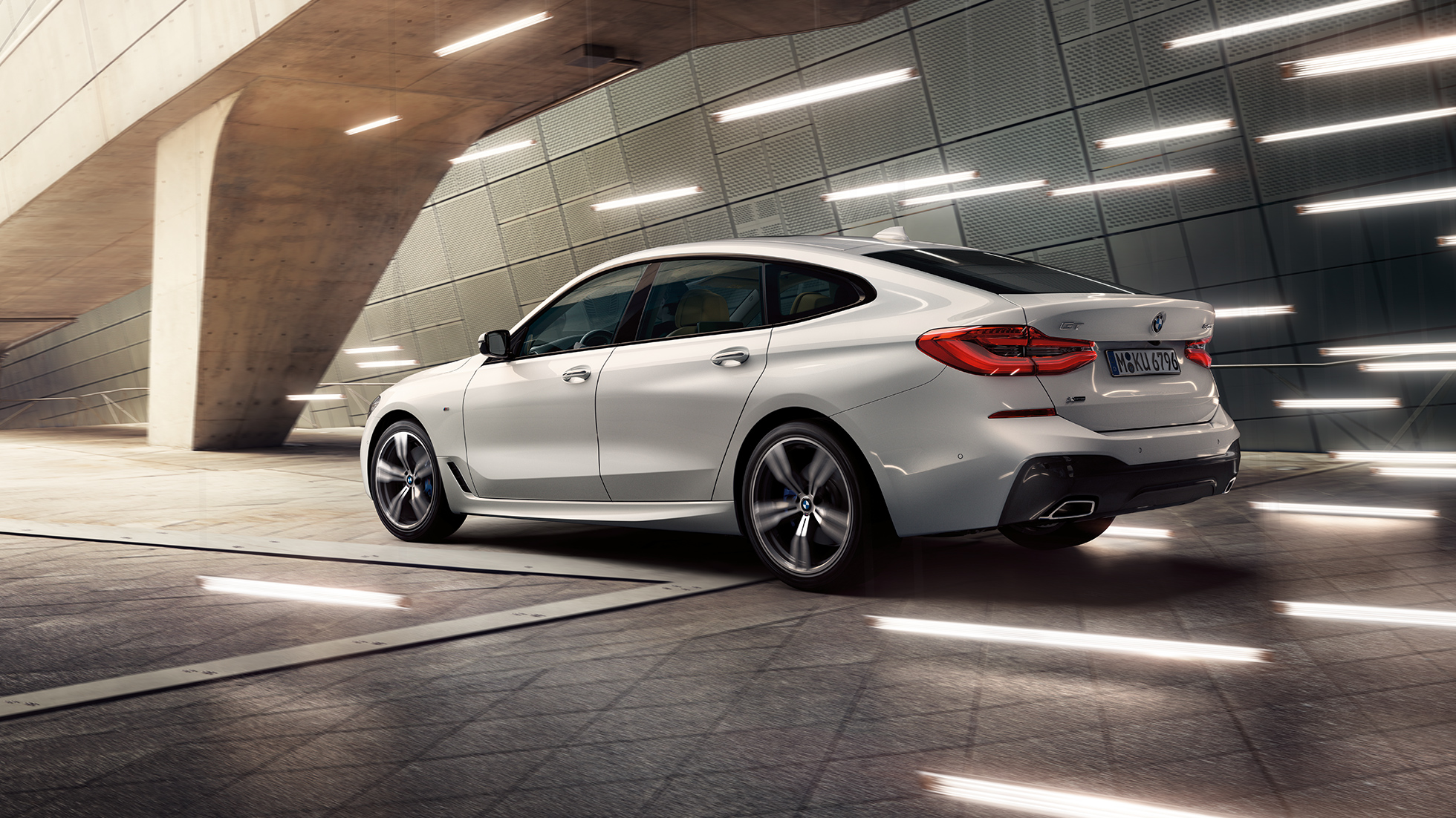 BMW 6-serie Gran Turismo G32 trefjärdedelsvy bakifrån BMW 6-serie Gran Turismo G32 2017 Mineralvit metallic trefjärdedelsvy bakifrån från sidan