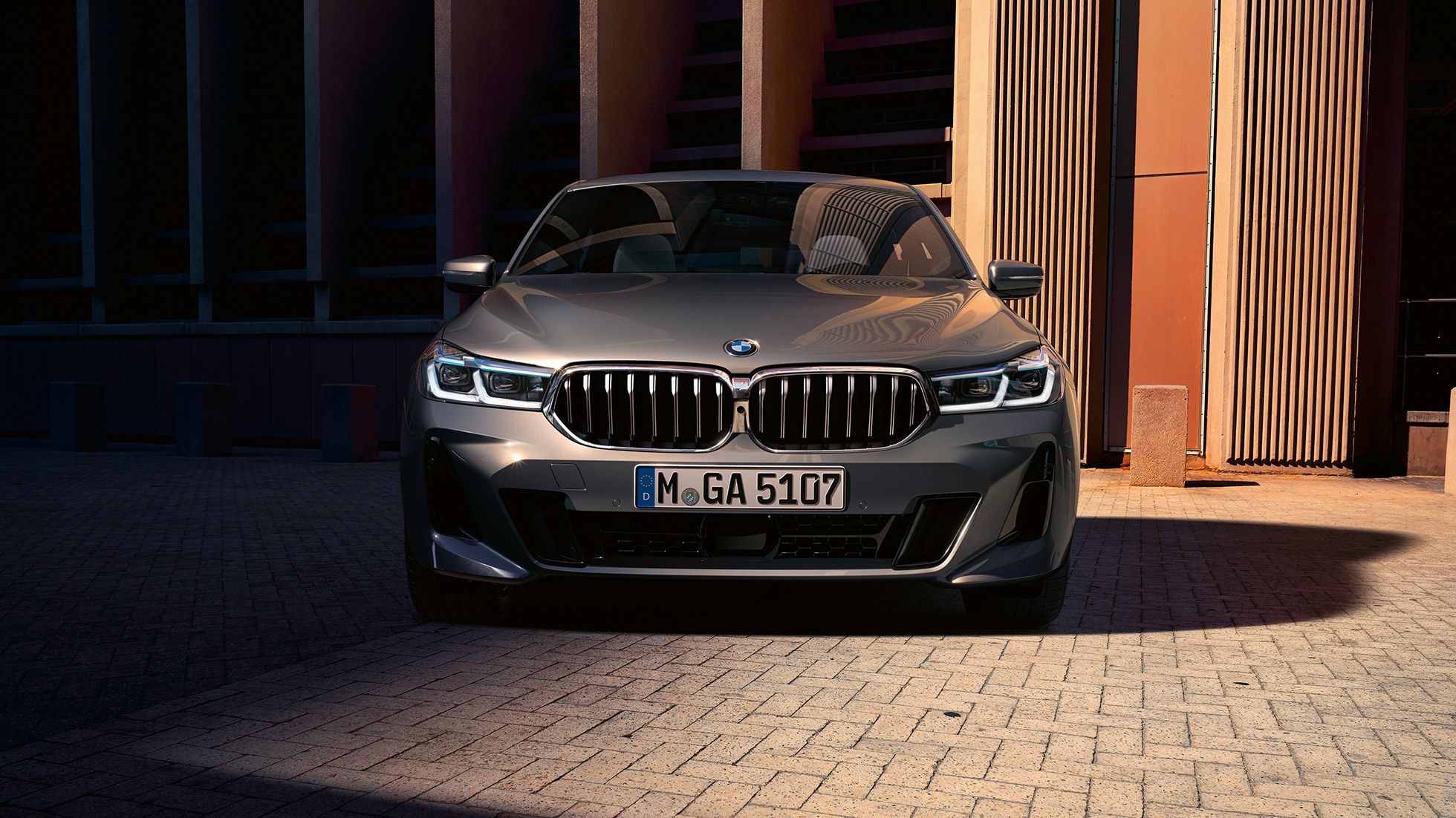 Front BMW 6-serie Gran Turismo G32 2020 Frontdesign BMW 6-serie Gran Turismo 640i xDrive G32 2020 Berninagrå, sedd framifrån