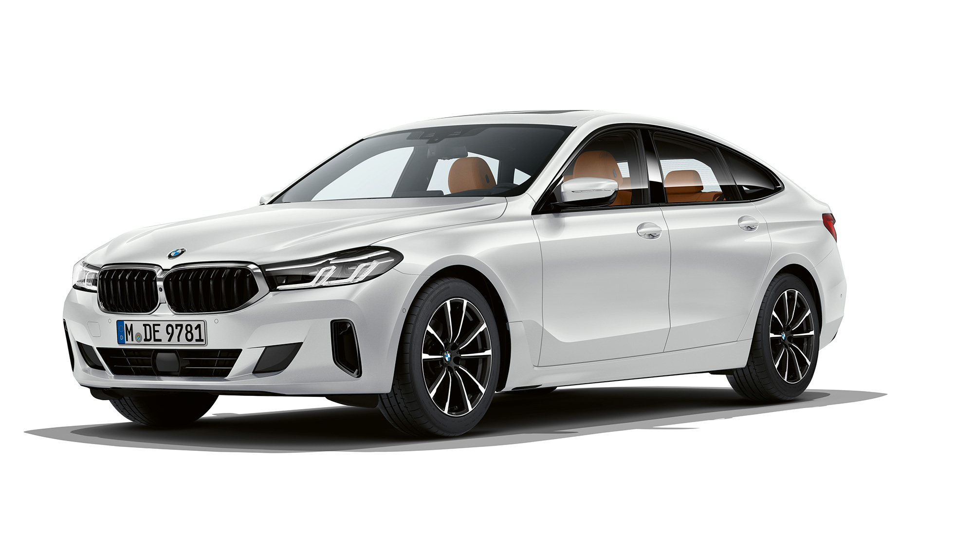 BMW 6-serie Gran Turismo Standardutrustning G32 2020 BMW 6-serie Gran Turismo G32 2020 Standardutrustning Mineralvit metallic sedd snett framifrån