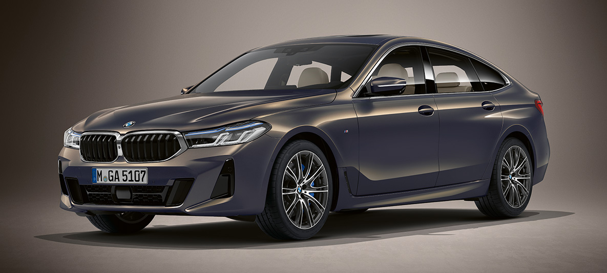 BMW Individual-lackering Alvitgrå metallic BMW 6-serie Gran Turismo G32 2020 BMW Individual-lackering Alvitgrå metallic BMW 6-serie Gran Turismo G32 2020 snett framifrån parkerad