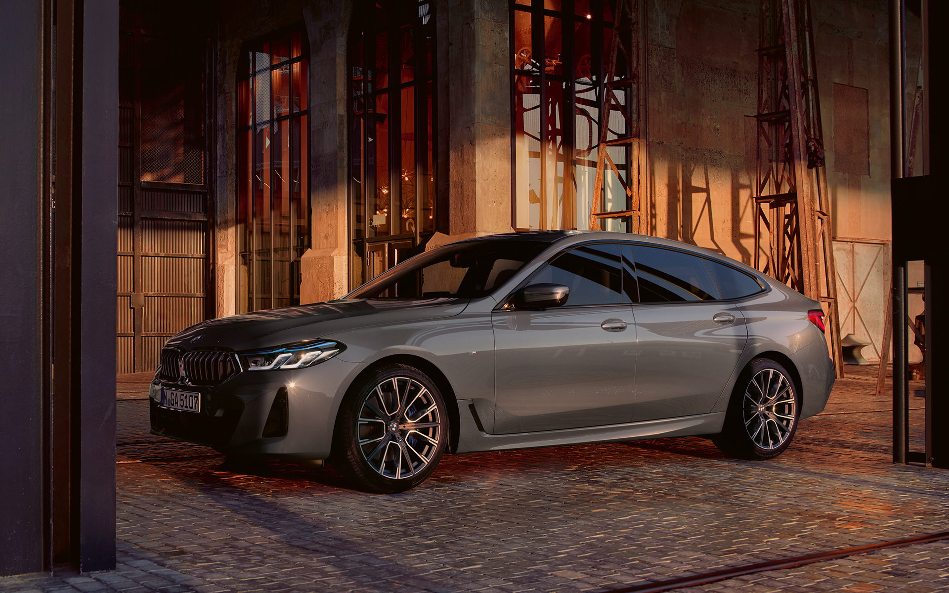 Silhuett BMW 6-serie Gran Turismo G32 2020 BMW 6-serie Gran Turismo 640i xDrive G32 2020 Berninagrå sedd från sidan