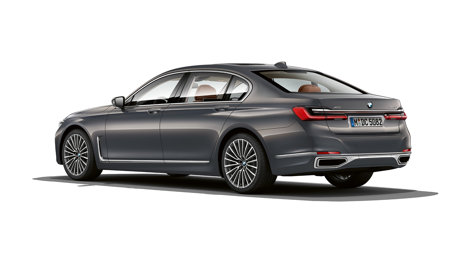 BMW 7-serie sedan med exteriördesignen Pure Excellence, i trefjärdedels vy bakifrån Grå BMW 7-serie sedan med exteriördesignen Pure Excellence i trefjärdedels vy bakifrån