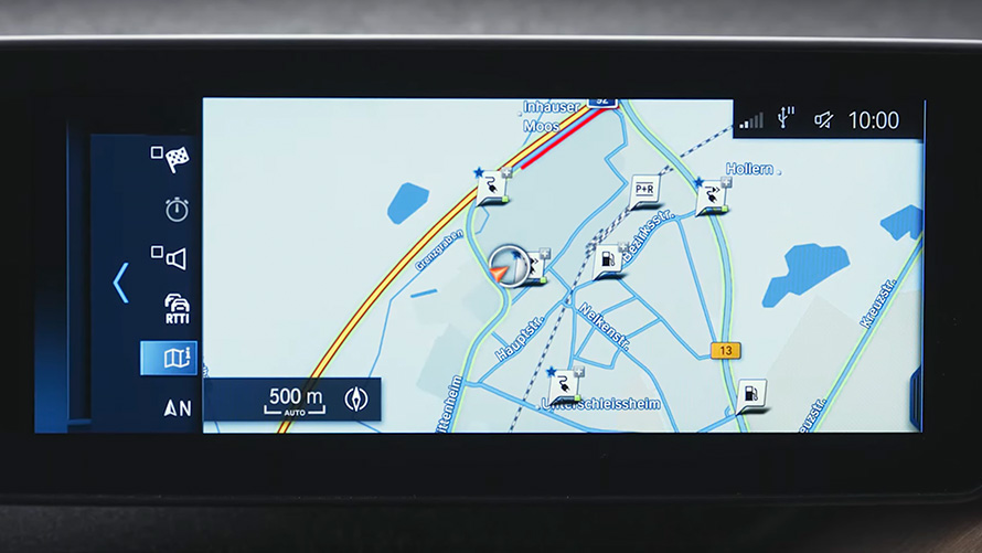 BMW laddhybrid navigationssystem Närbild av navigationssystemet i BMW 2-serie Active Tourer F45 BMW laddhybrid