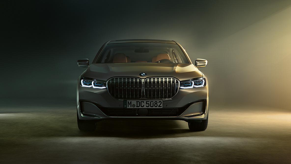 BMW 7-serie Sedan sedd framifrån BMW 7-serie Sedan: Vy framifrån i dämpat ljus