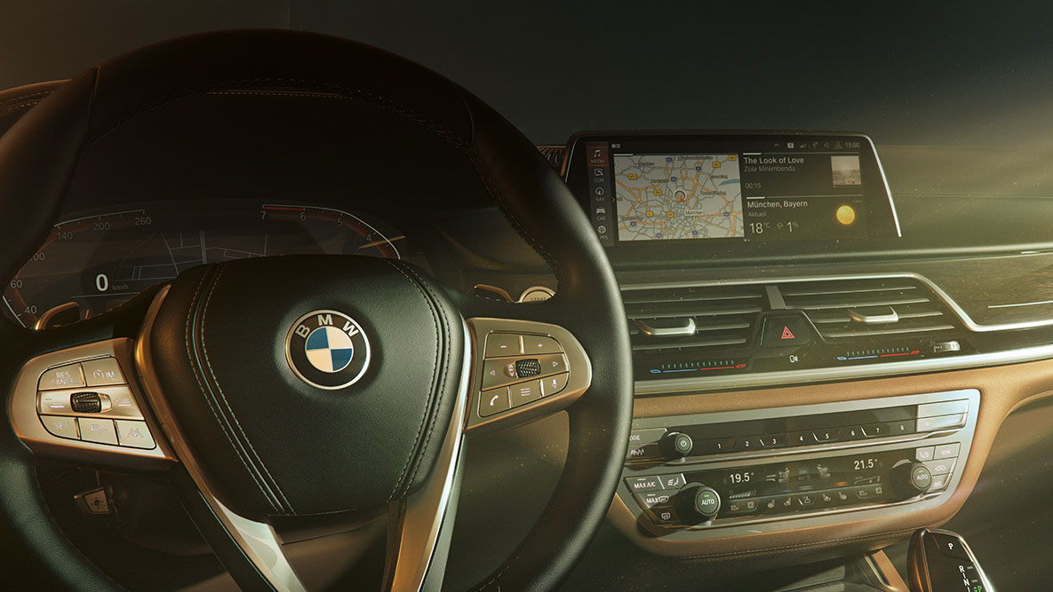 BMW 7-serie Sedan BMW Remote Software Upgrade BMW Remote Software Upgrade: närbild av kombiinstrumentet