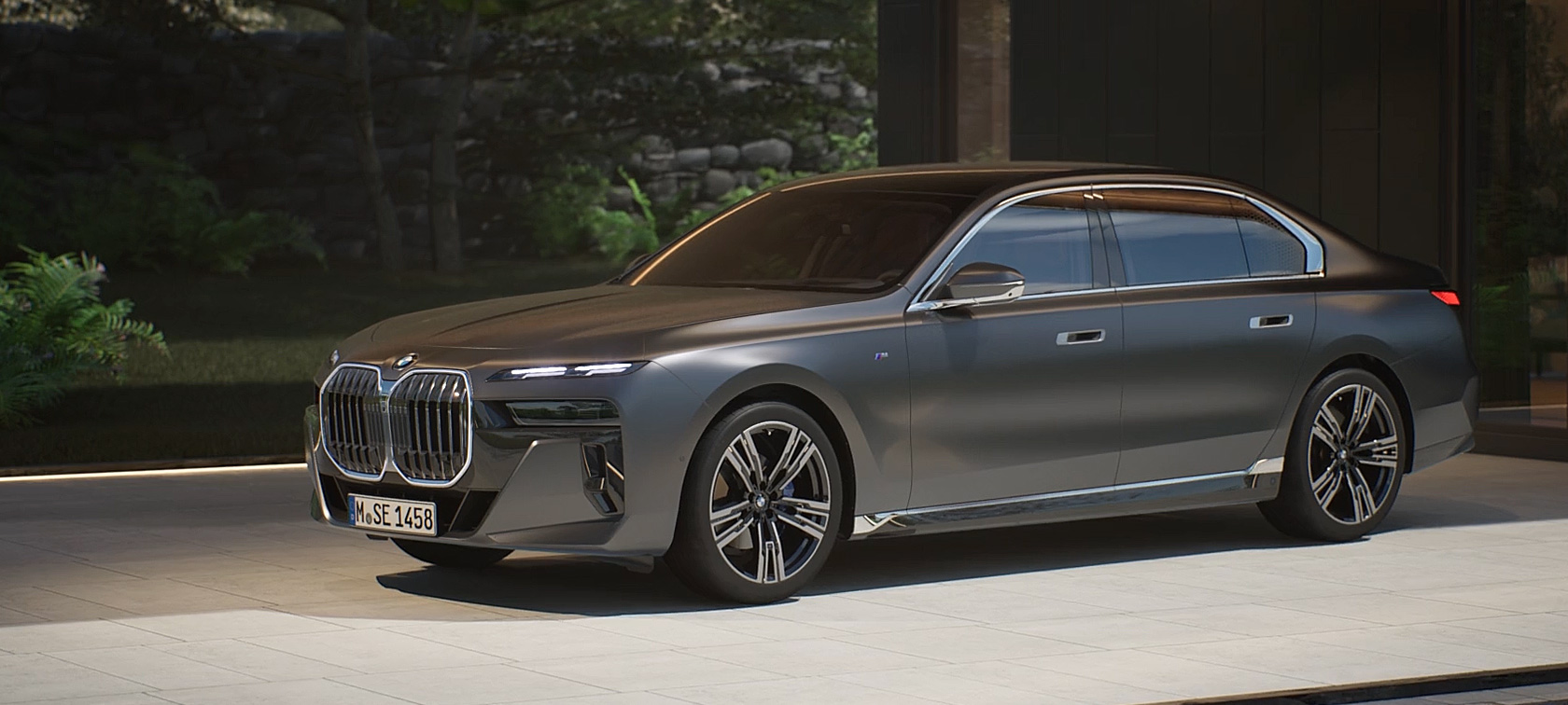 BMW 7-serie Sedan G70 ICE 740i M sportpaket utvändig utrustning höjdpunkter BMW 7-serie Sedan G70 ICE 740i M sportpaket, M Frozen Deep Grey metallic, 21" M lättmetallfälgar Stjärneker 908 utvändig utrustning höjdpunkter