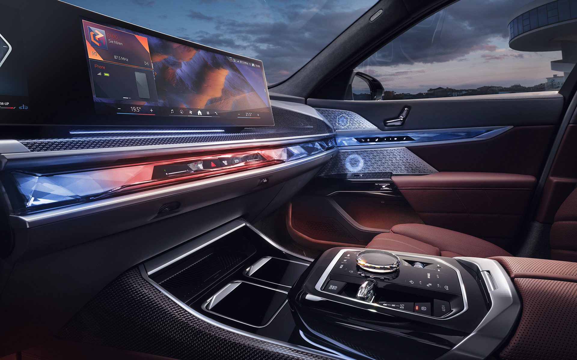 Kupévy fram BMW 7-serie Sedan G70 ICE 740i M sportpaket BMW 7-serie Sedan G70 ICE 740i M sportpaket kupévy fram glasinlägg CraftedClarity och Curved Display