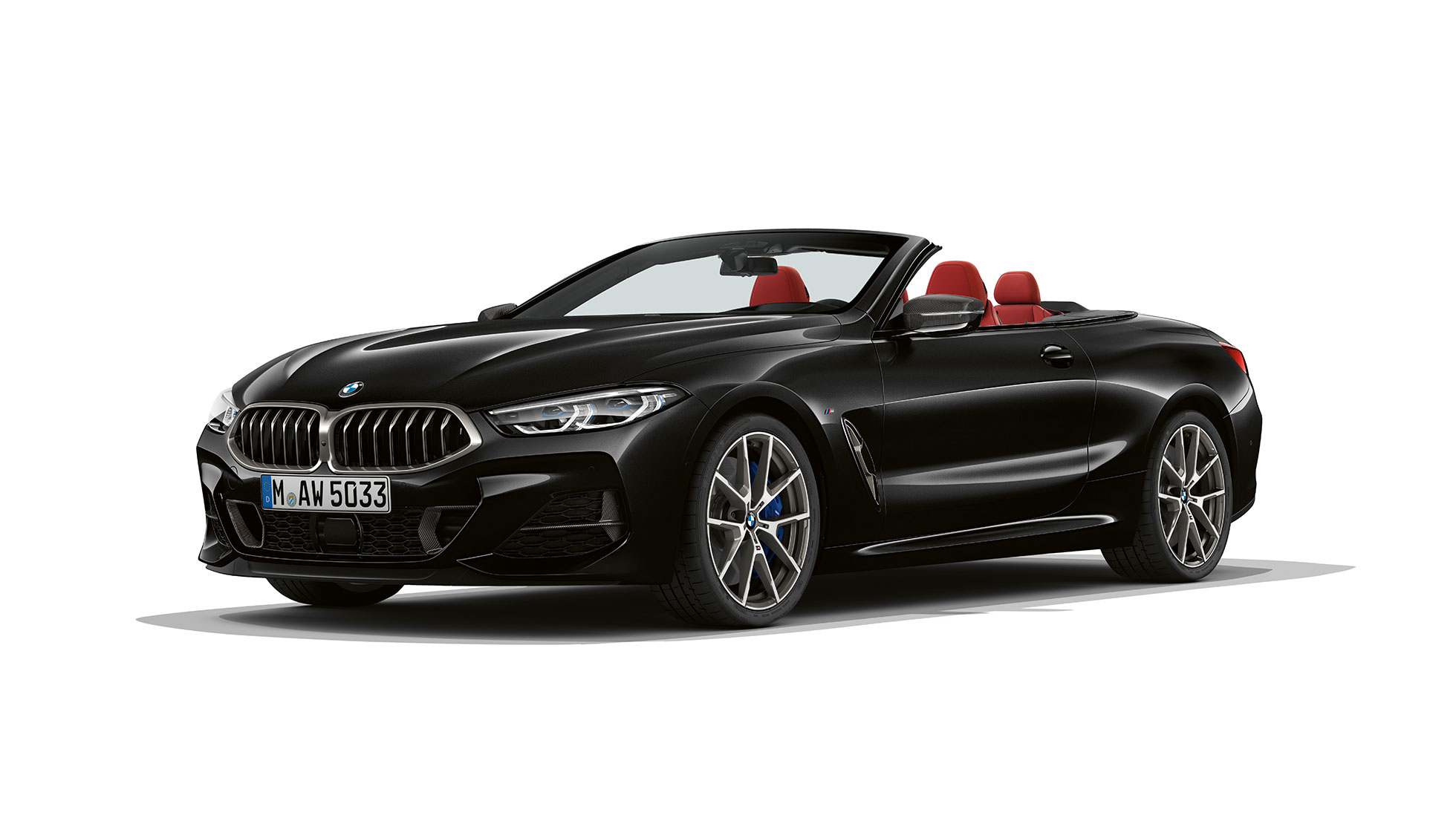 BMW M850i xDrive, Carbon Black metallic, snett framifrån. BMW M850i xDrive, Carbon Black metallic, snett framifrån.
