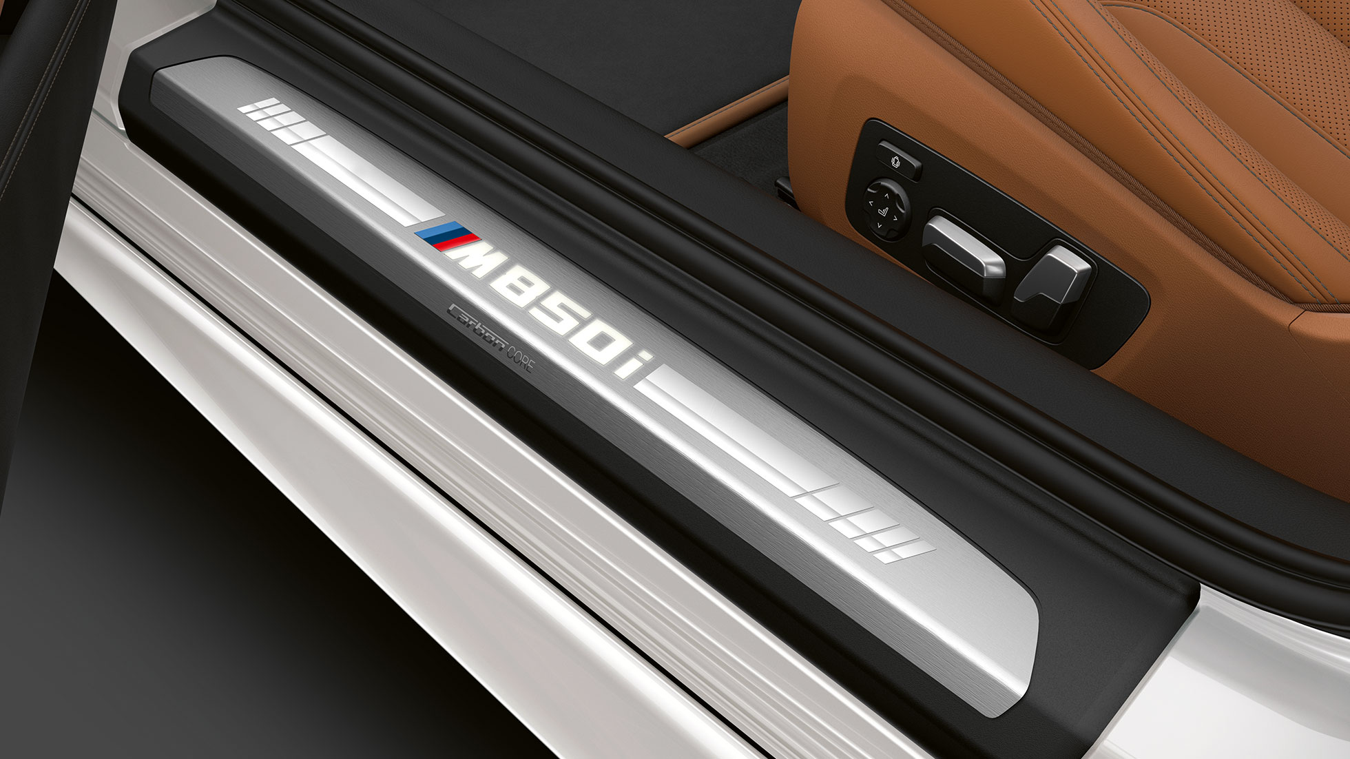 BMW M850i xDrive, Mineral White metallic, instegslist. BMW M850i xDrive, Mineral White metallic, instegslist.