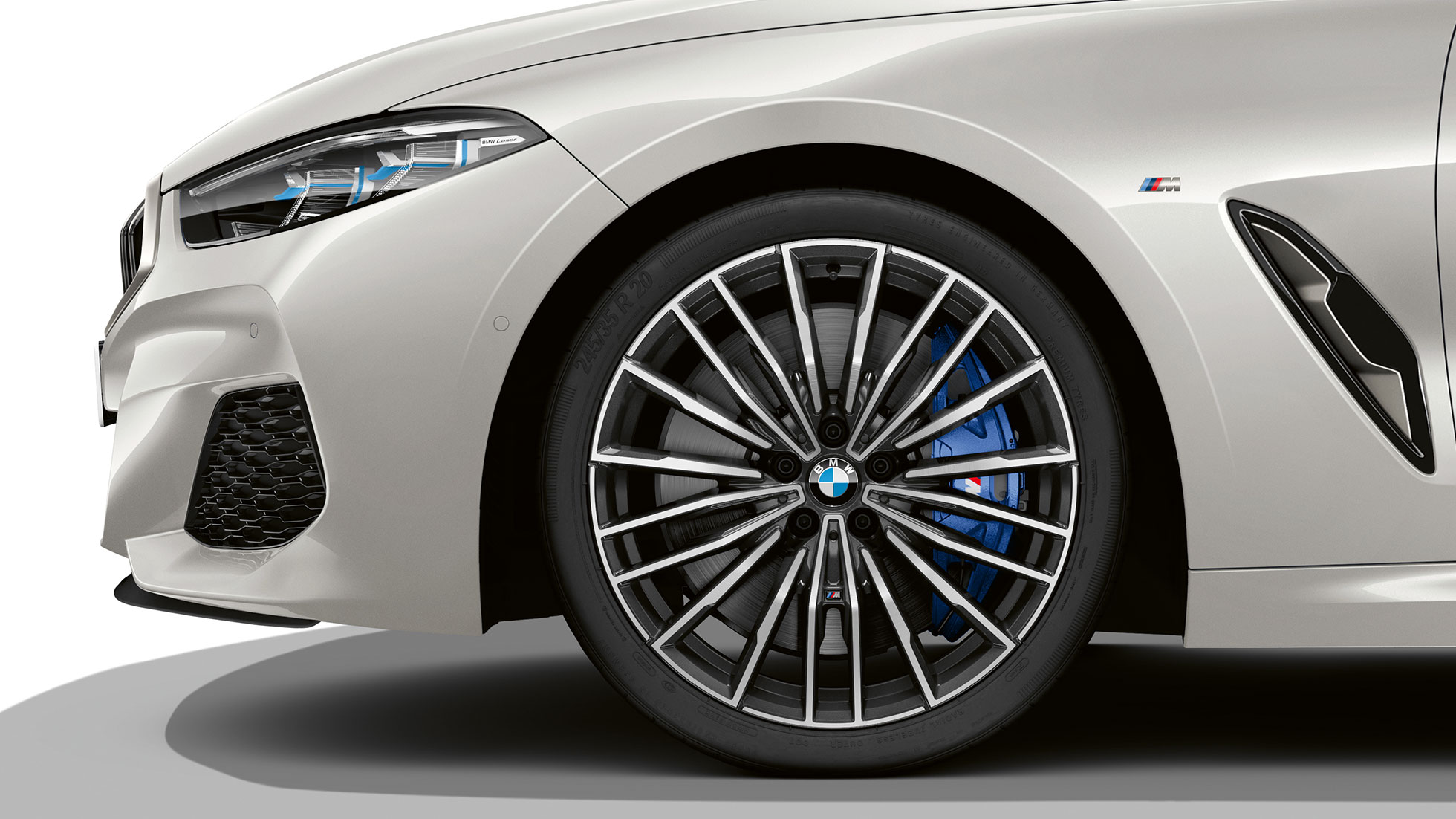 BMW M850i xDrive, Mineral White metallic, 20" M lättmetallfälgar Multieker 729. BMW M850i xDrive, Mineral White metallic, 20" M lättmetallfälgar Multieker 729.