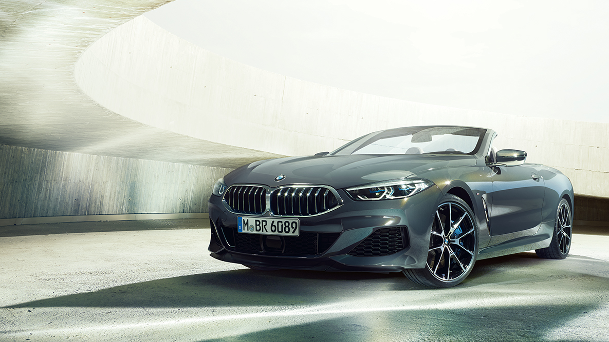 BMW M850i xDrive, Dravit Grey metallic, fronten snett från höger. BMW M850i xDrive, Dravit Grey metallic, fronten snett från höger.
