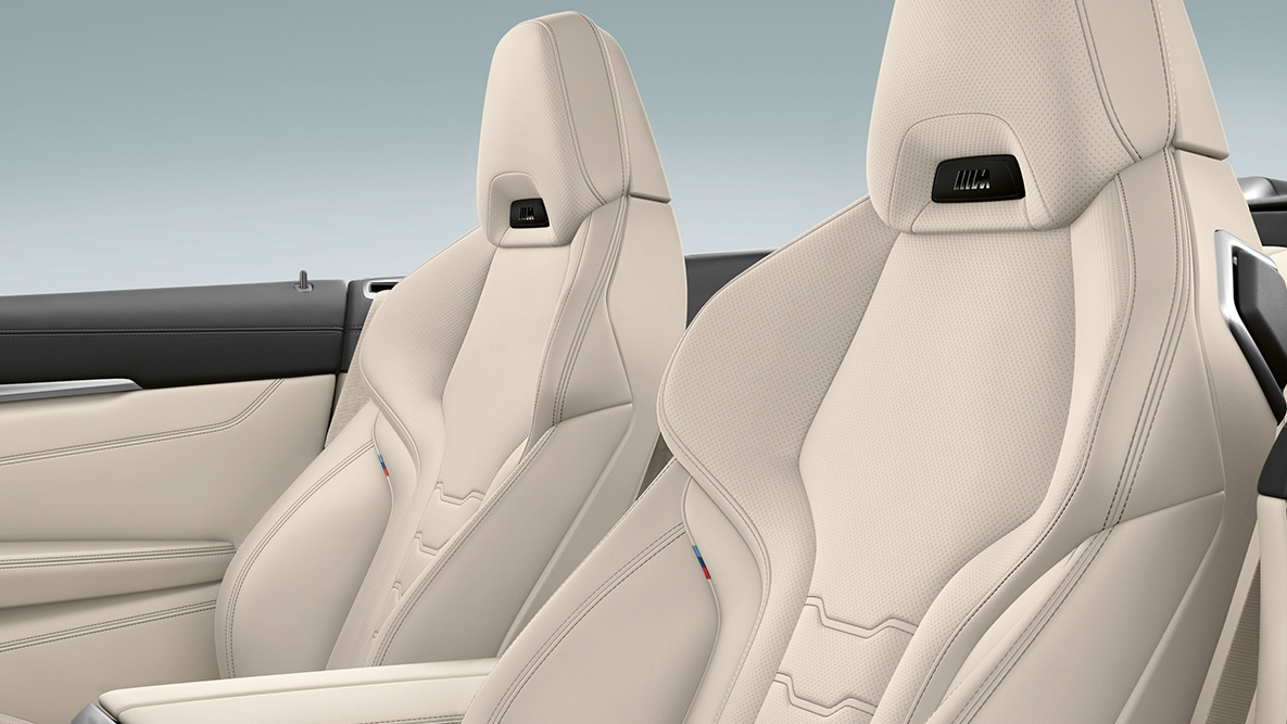 BMW M850i xDrive, multifunktionsstolar i läder Merino Elfenbensvit med Air Collar. BMW M850i xDrive, multifunktionsstolar i läder Merino Elfenbensvit med Air Collar.