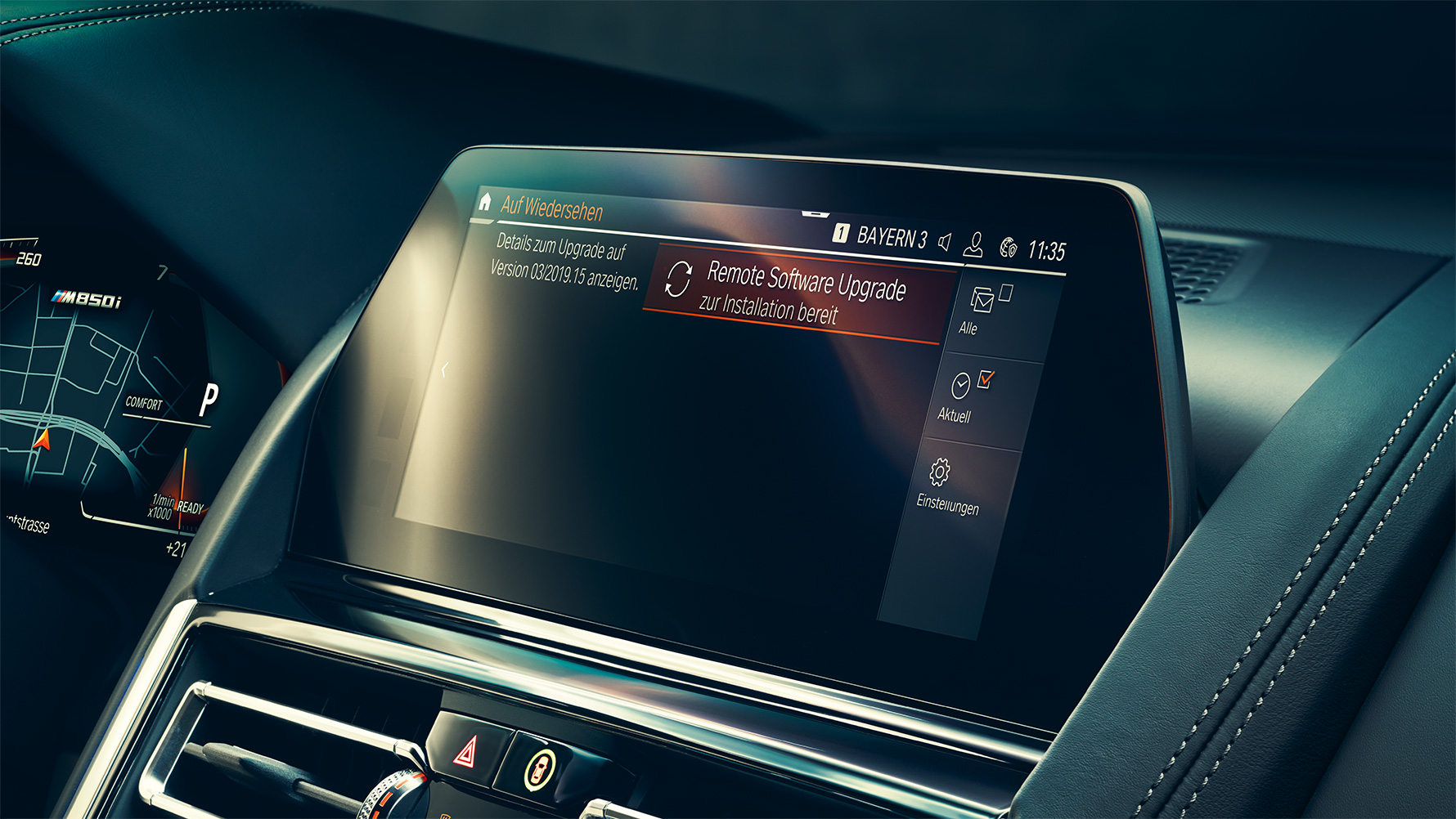 BMW 8-serie Coupé, cockpit, förarplats Kupéutrymmet i BMW 8-serie Coupé med Control Display och Remote Software Upgrade*. *Inte tillgängligt i Sverige.