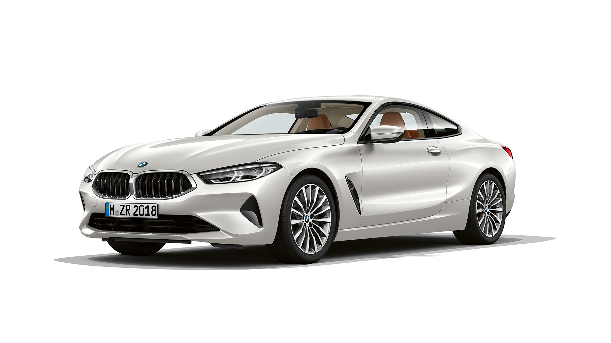BMW 8-serie Coupé, trefjärdedelsvy framifrån. BMW 8-serie Coupé, Mineralvit metallic, trefjärdedelsvy framifrån.