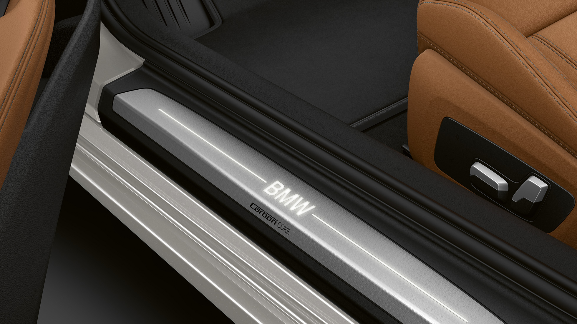 BMW 8-serie Coupé, instegslister. BMW 8-serie Coupé, instegslister med belyst BMW-logotyp.