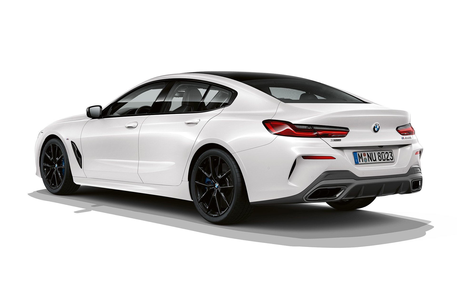 Pure Contrast trefjärdedelsvy bakifrån BMW 8-serie Gran Coupé, Pure Contrast trefjärdedelsvy bakifrån