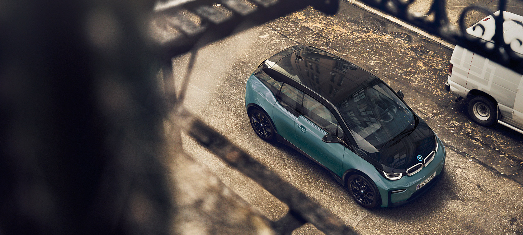 BMW i3 I01 2018 fågelperspektiv BMW i3 I01 2018 Blue Ridge Mountain med accent Frozen Grey metallic fågelperspektiv kolfibertak