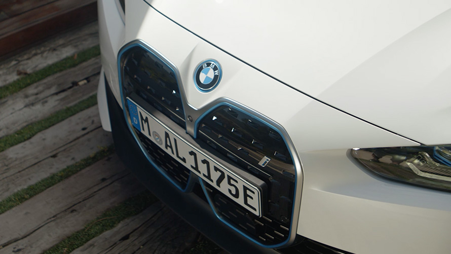 BMW i4 eDrive40 G26 2021 Mineralvit exteriördesign i detalj video BMW i4 eDrive40 G26 2021 Mineralvit exteriördesign i detalj video