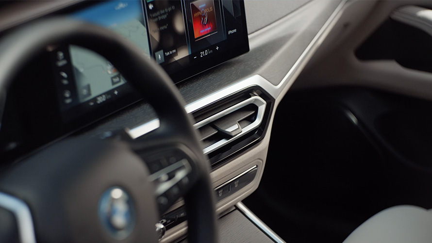 BMW i4 eDrive40 G26 2021 Mineralvit interiördesign i detalj video BMW i4 eDrive40 G26 2021 Mineralvit interiördesign i detalj video