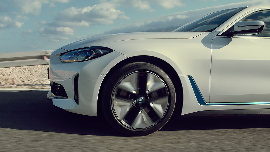 Film om prestandan och accelerationen i den helt eldrivna BMW i4 M50 G26 2021. Film om prestandan och accelerationen i den helt eldrivna BMW i4 M50 G26 2021.