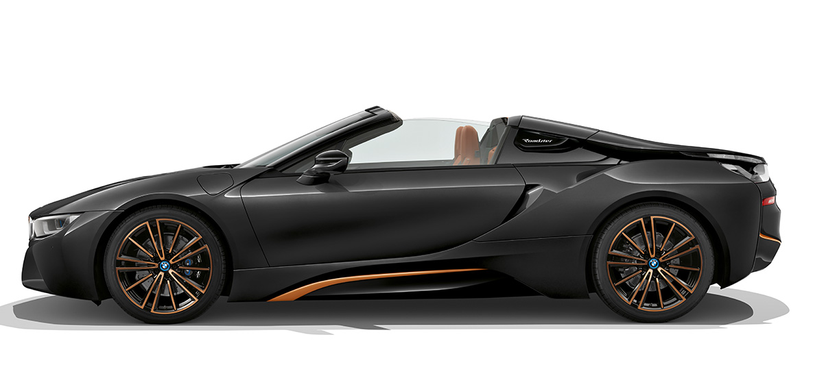 BMW i8 Roadster Ultimate Sophisto Edition, sedd från sidan BMW i8 Roadster Ultimate Sophisto Edition, Sophistogrå, sedd från sidan