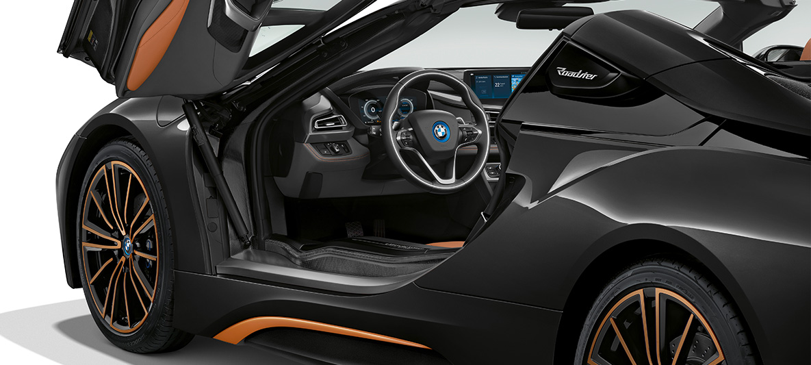 Bakdörrar, BMW i8 Roadster Ultimate Sophisto Edition Bakdörrarna öppna, BMW i8 Roadster Ultimate Sophisto Edition, Sophistogrå