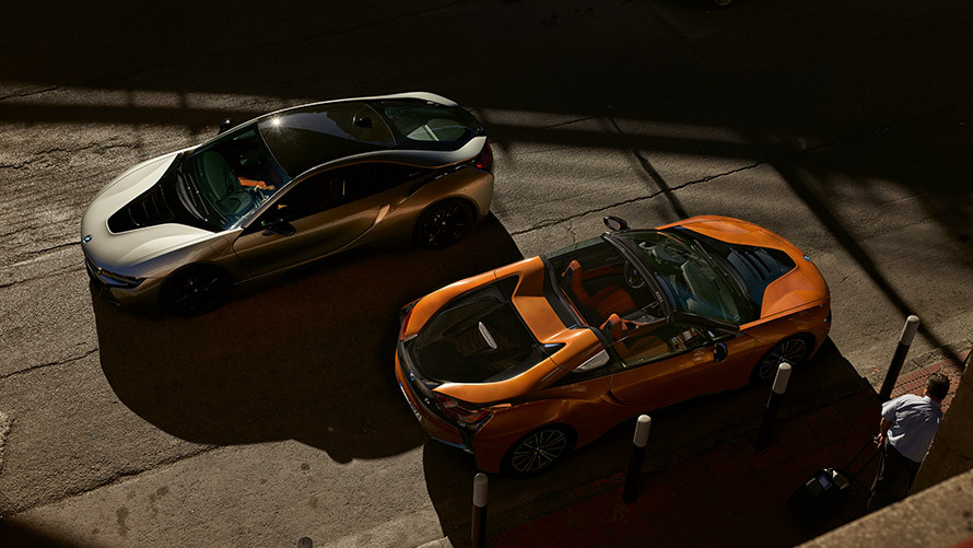 BMW i8 I12 I15 första generationen trefjärdedels sidvy på väg BMW i-modeller BMW i8 I12 I15 första generationen trefjärdedels sidvy på väg