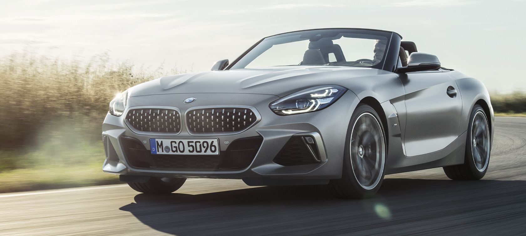 BMW Z4 M40i Roadster G29 2019 BMW Individual Frozen Grey metallic sedd körandes snett framifrån