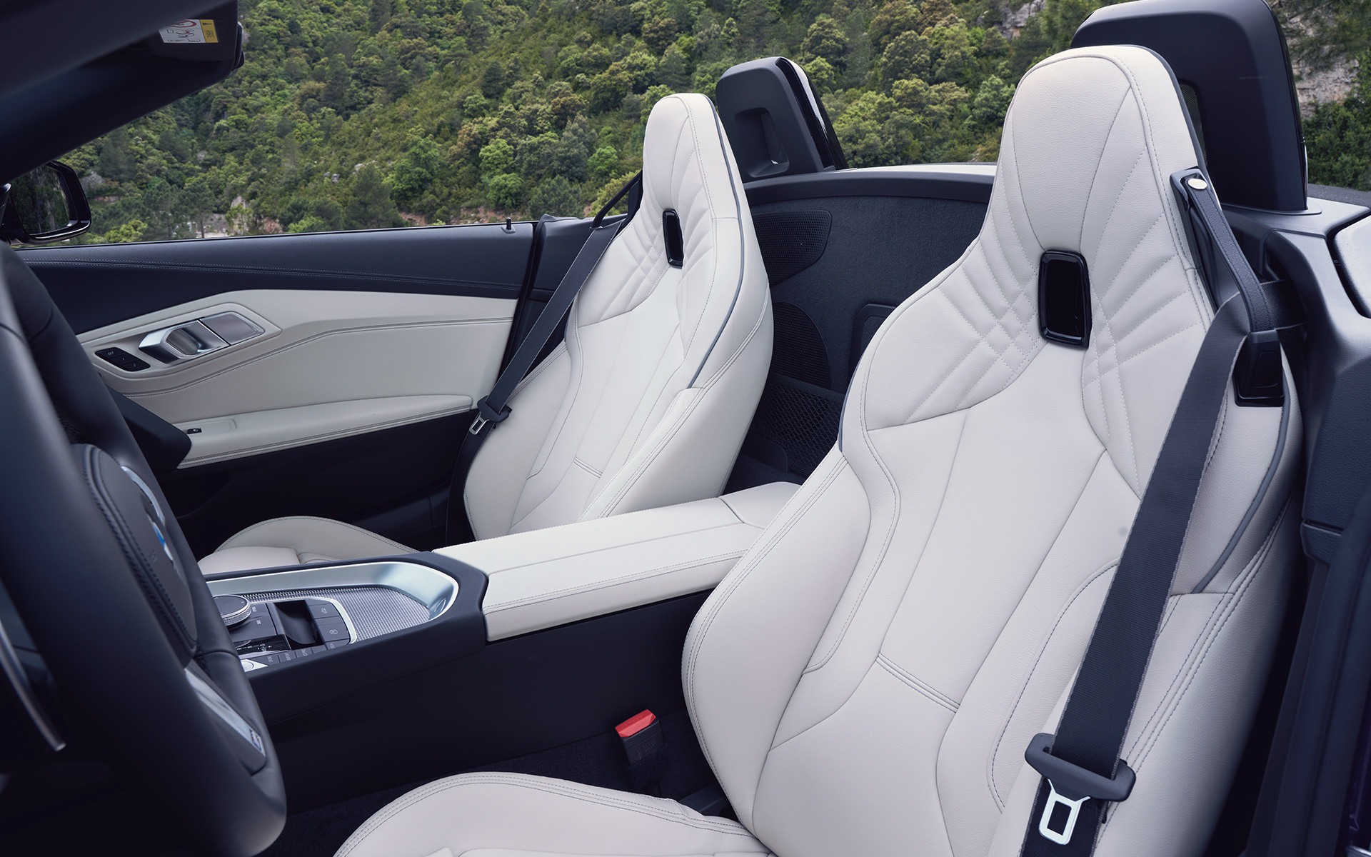 BMW Z4 M40i G29 2022 Portimaoblå modellspecifik Air Breather och lättmetallfälgar