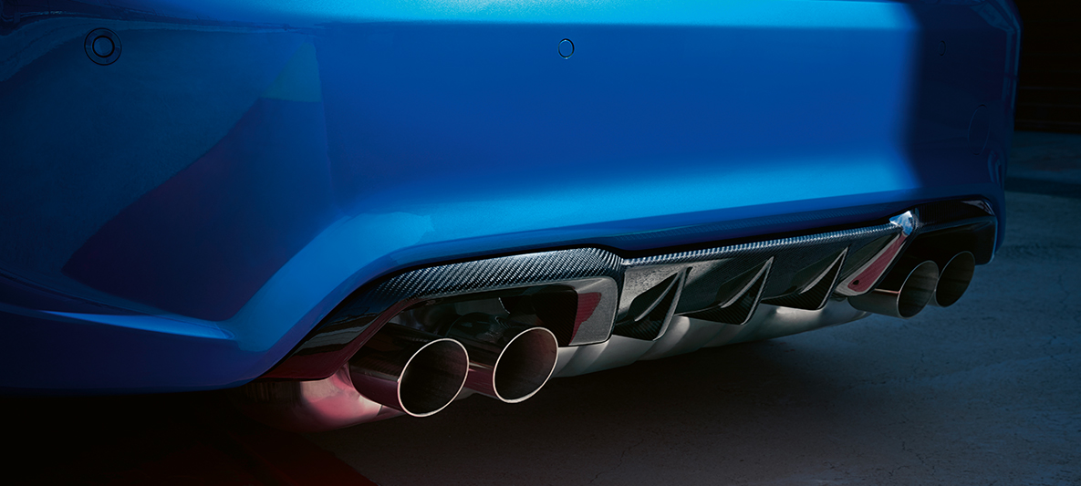 Bakspoiler BMW M2 CS Bakre diffusor BMW M2 CS F87 Misano Blåmetallic närbild
