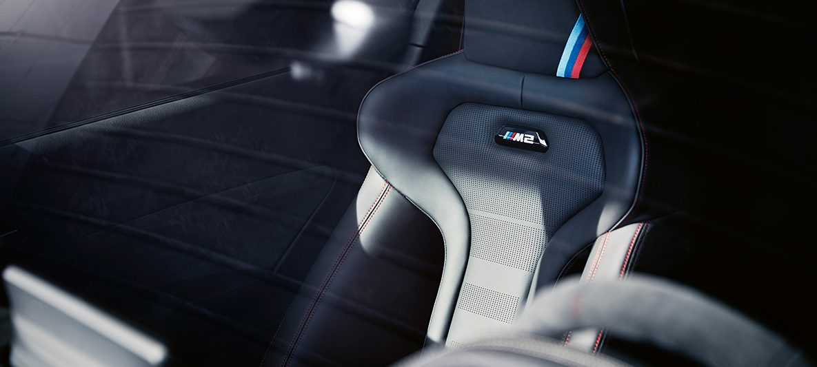 Sportstolar BMW M2 CS Sportstolar BMW M2 CS F87 Misano Blåmetallic närbild
