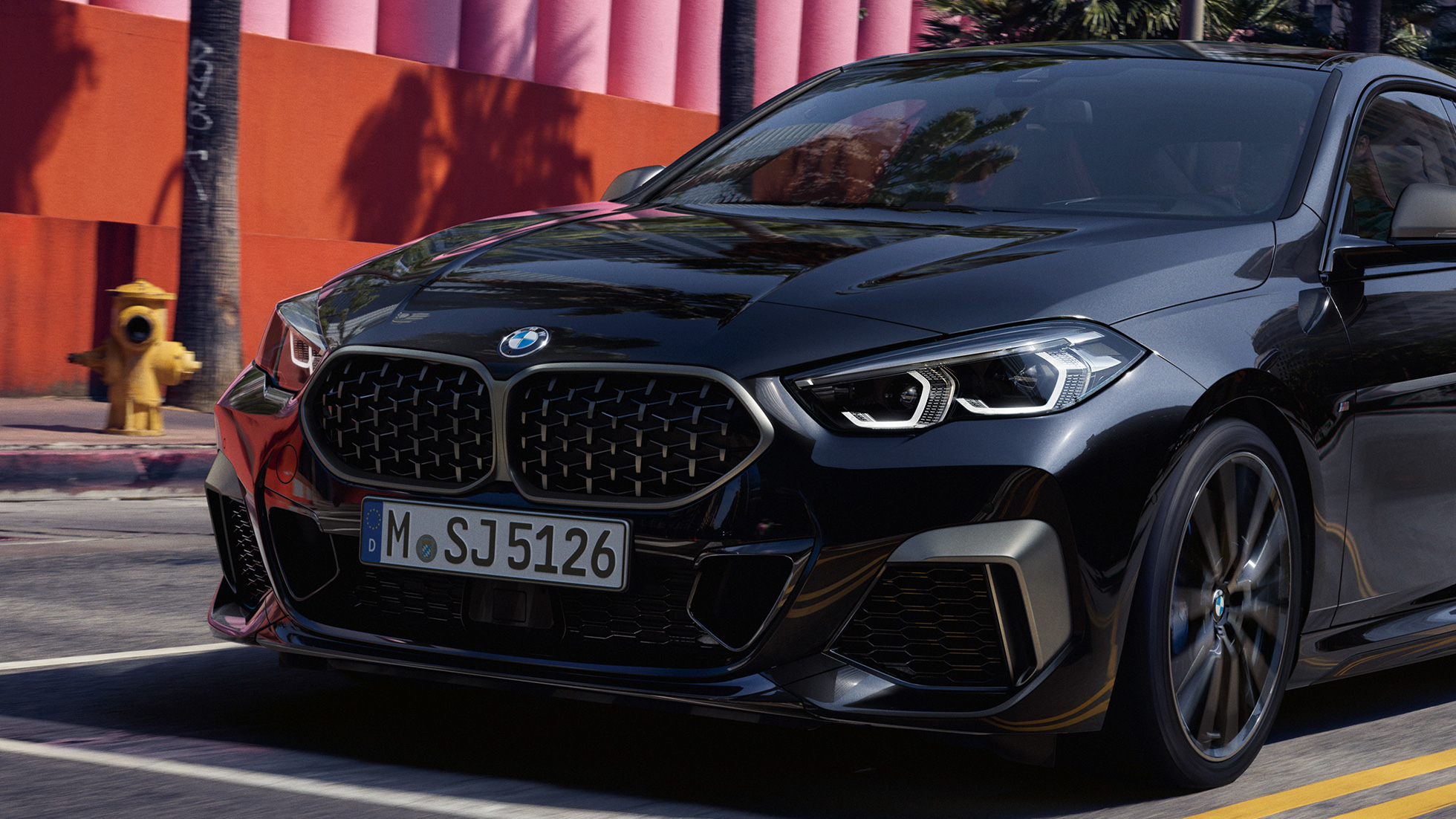 Exteriördesign BMW M235i xDrive Gran Coupé Exteriördesign BMW M235i xDrive Gran Coupé 2020 Safirsvart metallic F44 sedd framifrån