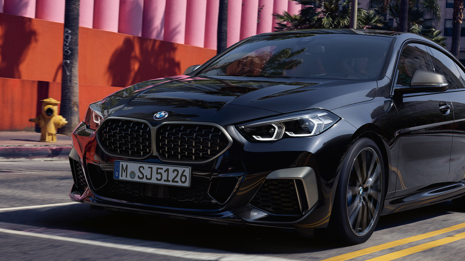 Frontdesign BMW M235i xDrive Gran Coupé Frontdesign BMW M235i xDrive Gran Coupé 2020 Safirsvart metallic F44 trefjärdedelsvy framifrån