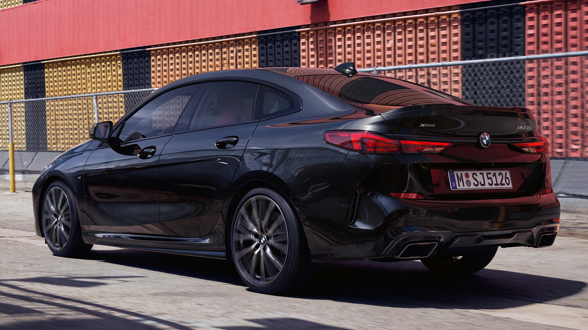 Coupélinje BMW M235i xDrive Gran Coupé Coupélinje BMW M235i xDrive Gran Coupé 2020 Safirsvart metallic F44 trefjärdedelsvy framifrån