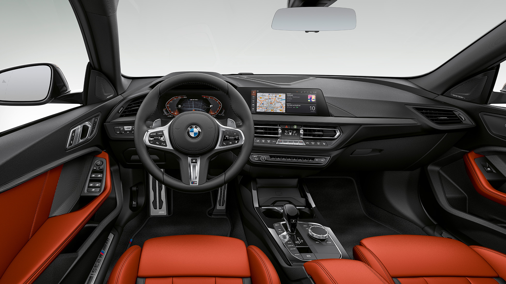 Förarplats BMW M235i xDrive Gran Coupé Förarorienterad förarplats BMW M235i xDrive Gran Coupé 2020 F44 interiör.