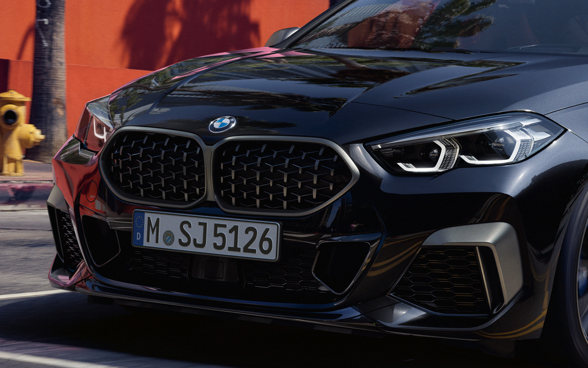 Frontdesign BMW M235i xDrive Gran Coupé F44 Frontdesign BMW M235i xDrive Gran Coupé F44 2020 Safirsvart metallic sedd snett framifrån