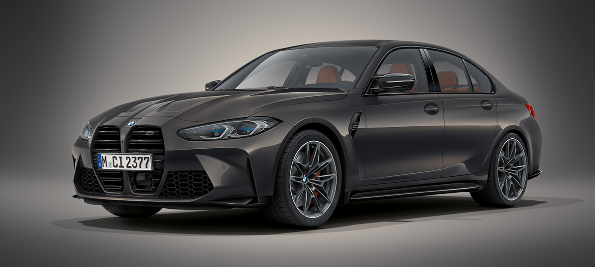 BMW Individual Frozen Portimao Blåmetallic BMW M3 Sedan G80 2020 BMW M3 Sedan BMW Individual Frozen Portimao Blåmetallic G80 2020 sedd snett framifrån parkerad