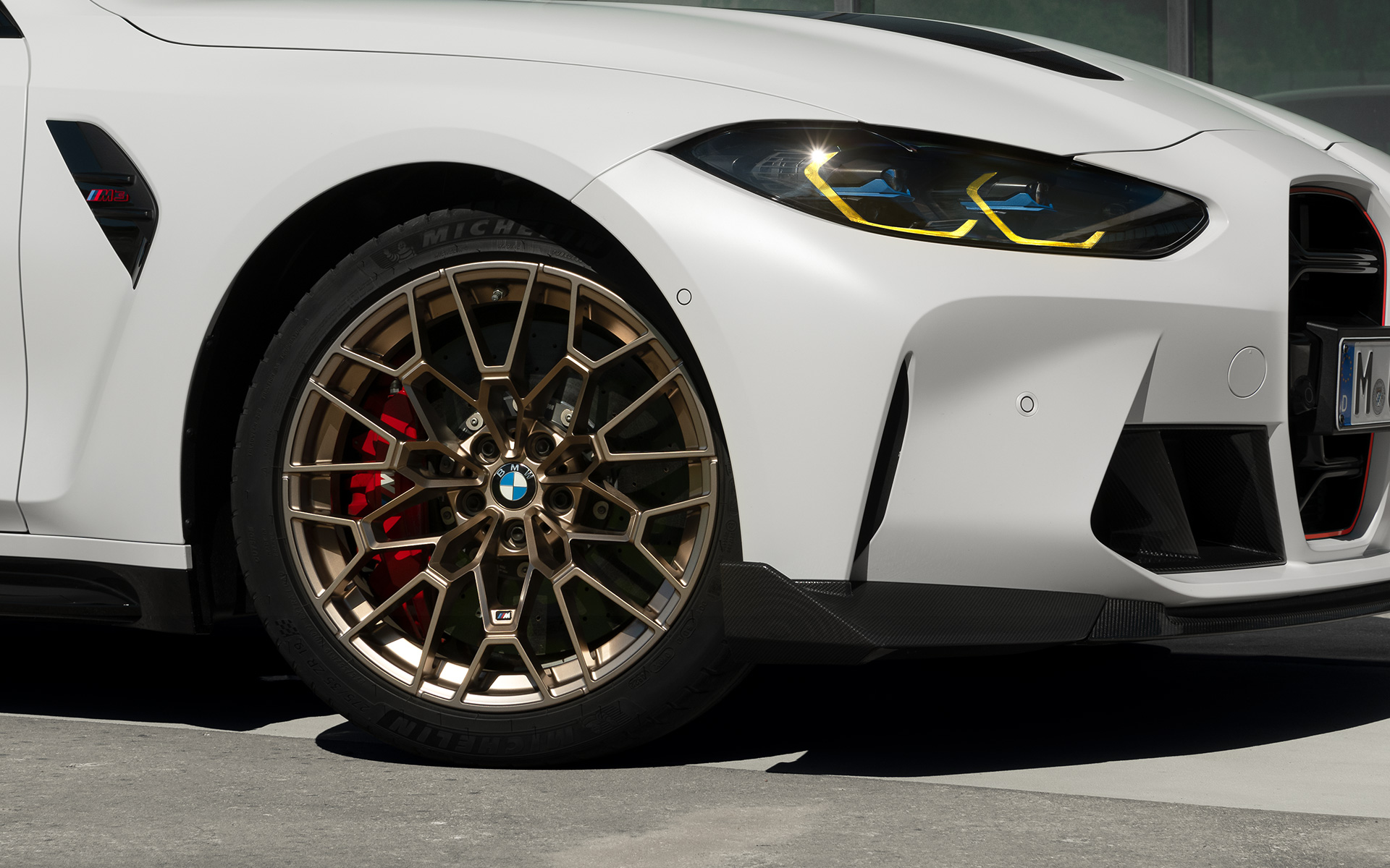 Lättmetallfälgar i exklusiv CS design med trackdäck BMW M3 CS G80 BMW M3 CS G80 lättmetallfälgar i exklusiv CS design med trackdäck