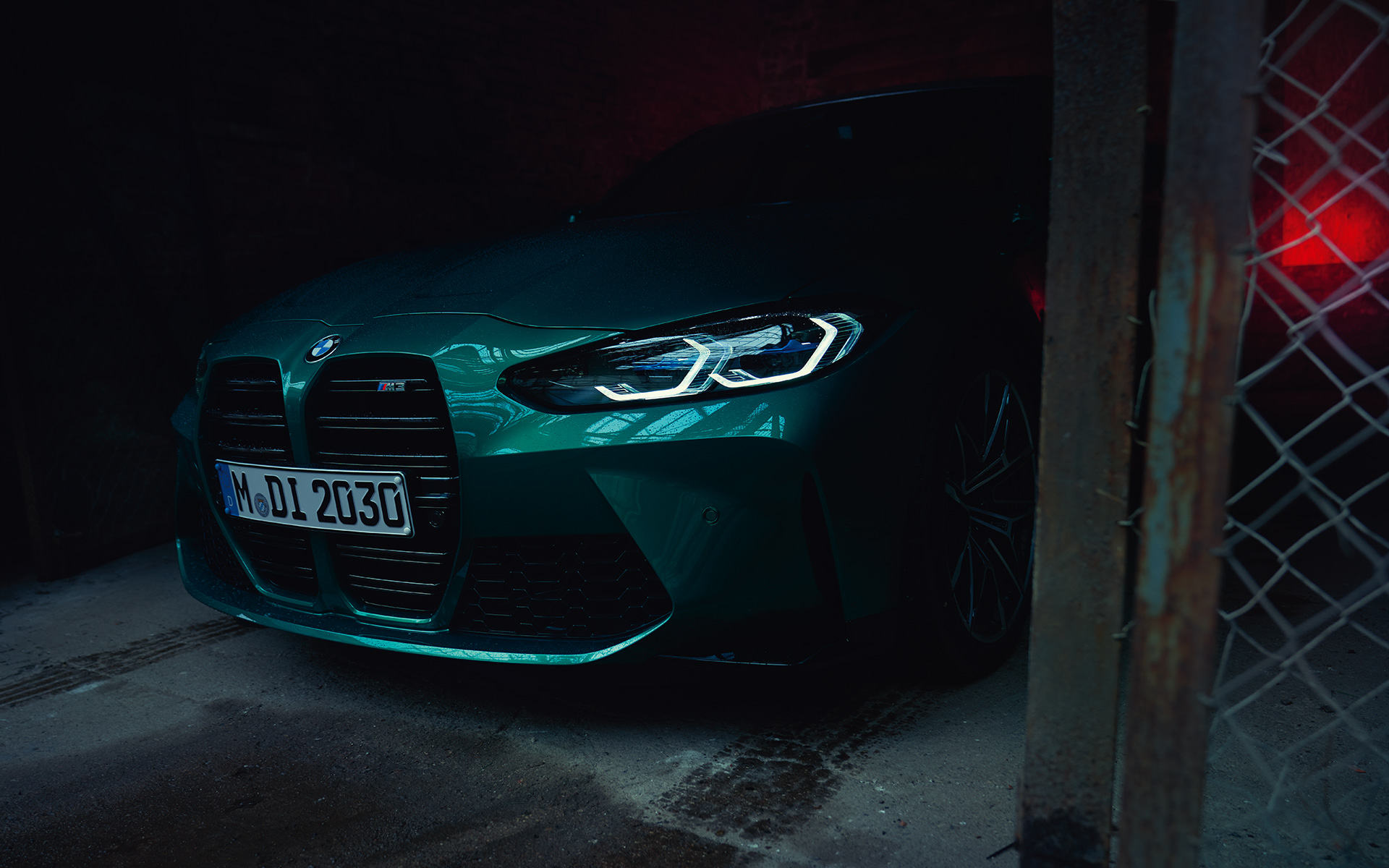 BMW M3 G80 2020 Isle of Man Grönmetallic sedd snett framifrån