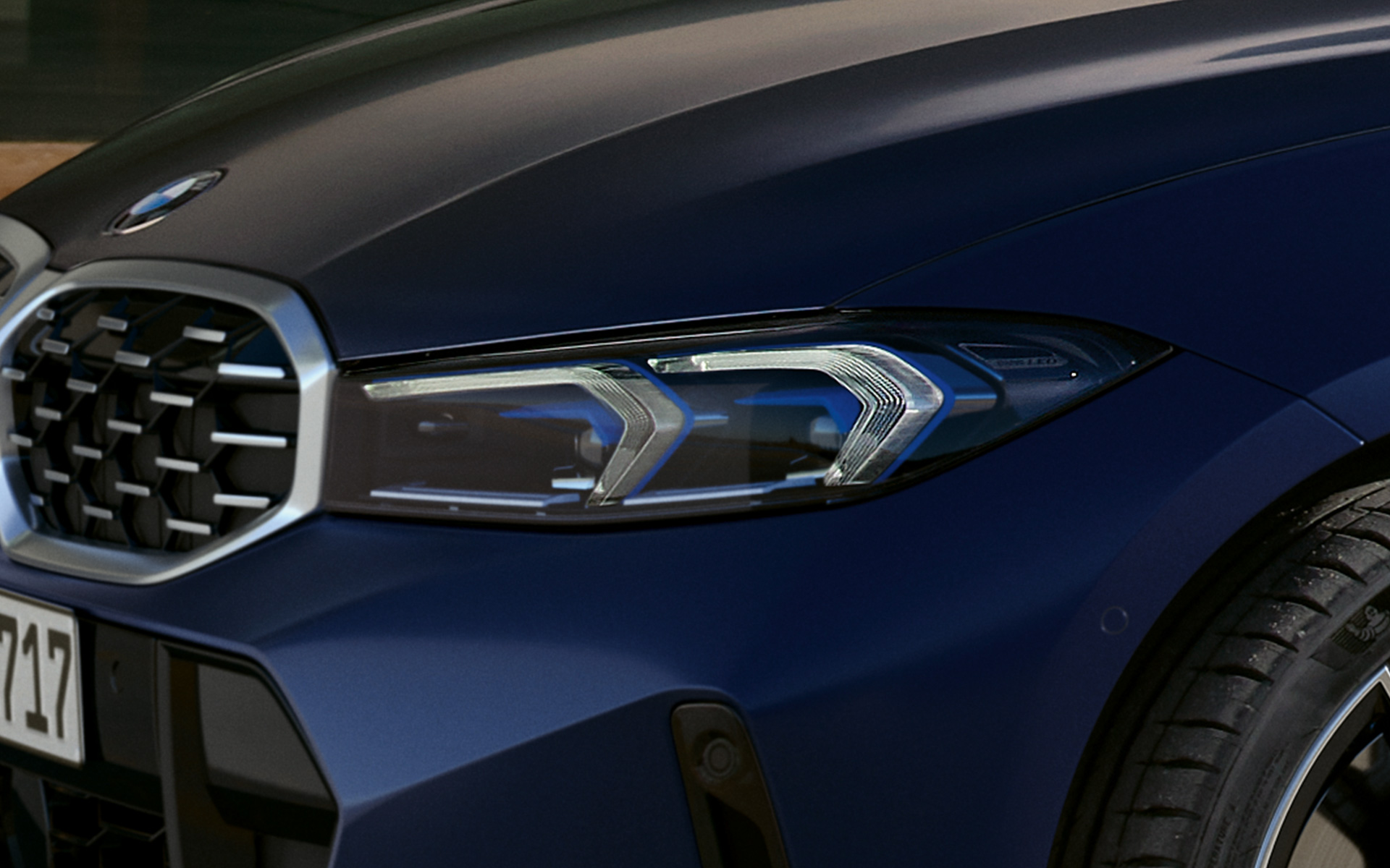 BMW M340i xDrive Touring G21 Frozen Tanzanite Blue LED-framljuslampor närbild