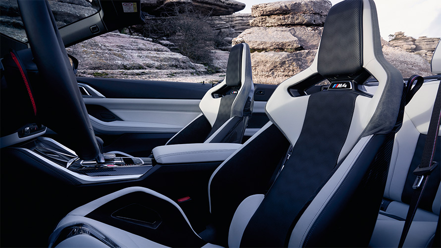 M Carbon skålade stolar BMW M4 Competition Cabriolet med M xDrive G83 2021 Kupé med öppen sufflett BMW M4 Competition Cabriolet med M xDrive G83 2021 M Carbon skålade stolar Kupé med öppen sufflett