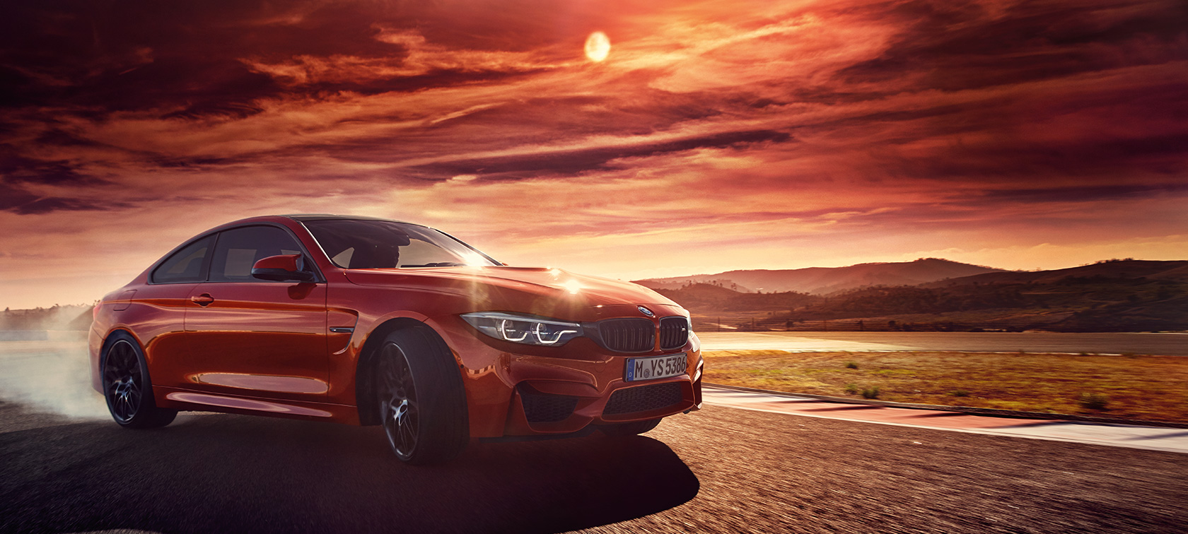 BMW M4 Coupé BMW M4 Coupé, sedd från sidan i kurva