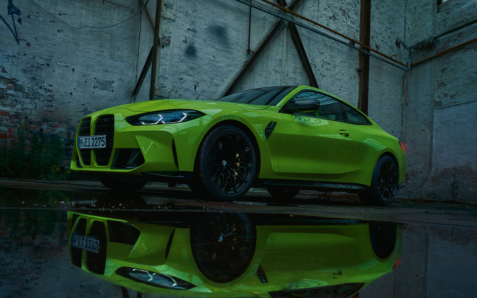BMW M4 Competition Coupé G82 2020 Sao Paolo Gul sedd snett framifrån