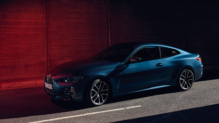BMW M440i xDrive Coupé G22 2020 Arctic Race Blue metallic, sedd snett framifrån körandes