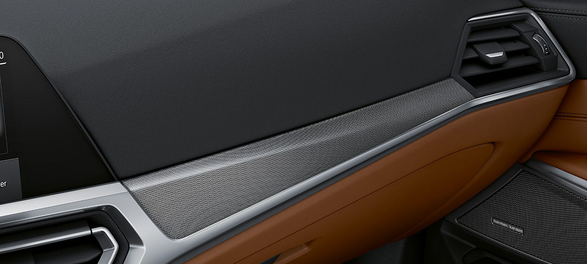 BMW Individual interiörlister Aluminiumväv högglans BMW M4 Coupé 2020 G82 kupé BMW Individual interiörlister Aluminiumväv högglans med accentlist Pärlglans krom BMW M4 Coupé G82 2020 kupé