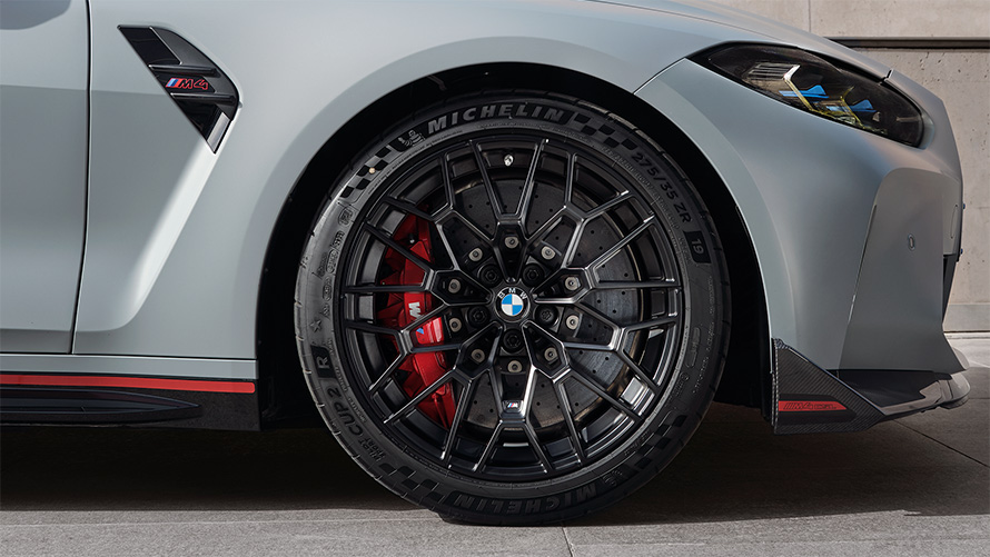CSL exklusiva Ultra Track däck på lätta fälgar BMW M4 CSL G82 BMW M4 CSL G82 BMW Individual speciallack Frozen Brooklyn Grey metallic CSL exklusiva Ultra Track däck på lätta fälgar