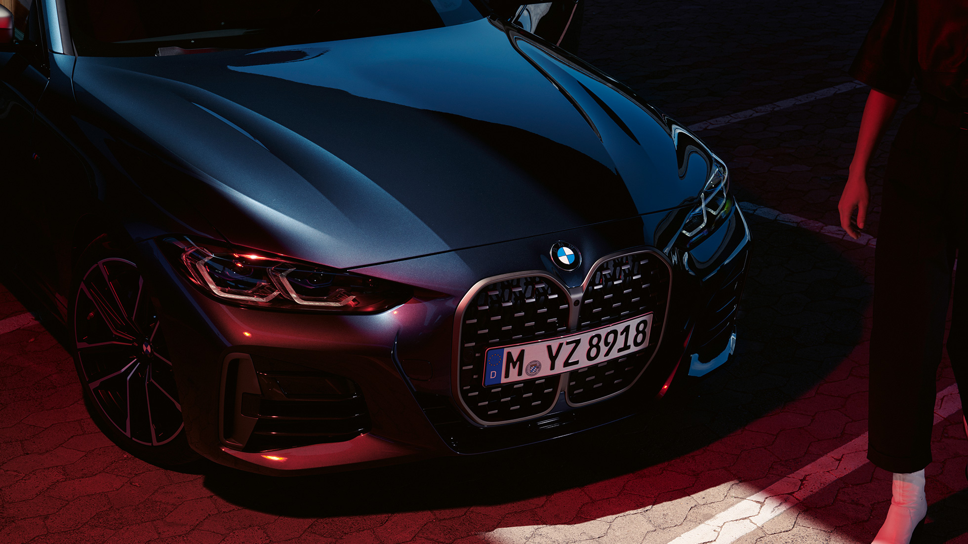 BMW dubbelnjure BMW M440i xDrive Coupé G22 2020 BMW M440i xDrive Coupé Arctic Race Blue metallic G22 2020 sedd snett framifrån BMW dubbelnjurar