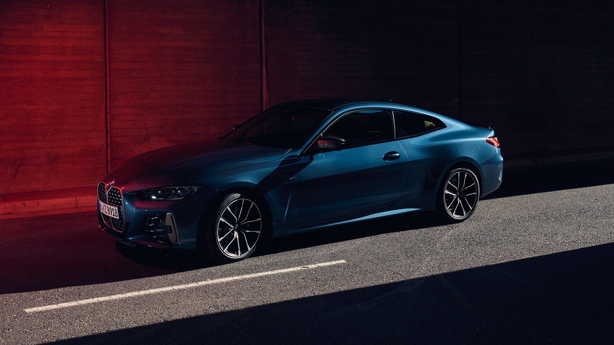 Taklinje BMW M440i xDrive Coupé G22 2020 sedd från sidan BMW M440i xDrive Coupé Arctic Race Blue metallic G22 2020 sedd från sidan, taklinje