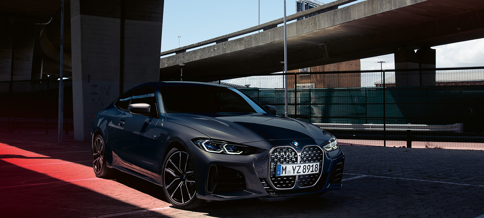 Dreiviertel-Seitenansicht BMW M440i xDrive Coupé G22 2020 BMW M440i xDrive Coupé Dravitgrau metallic G22 2020 Dreiviertel-Seitenansicht
