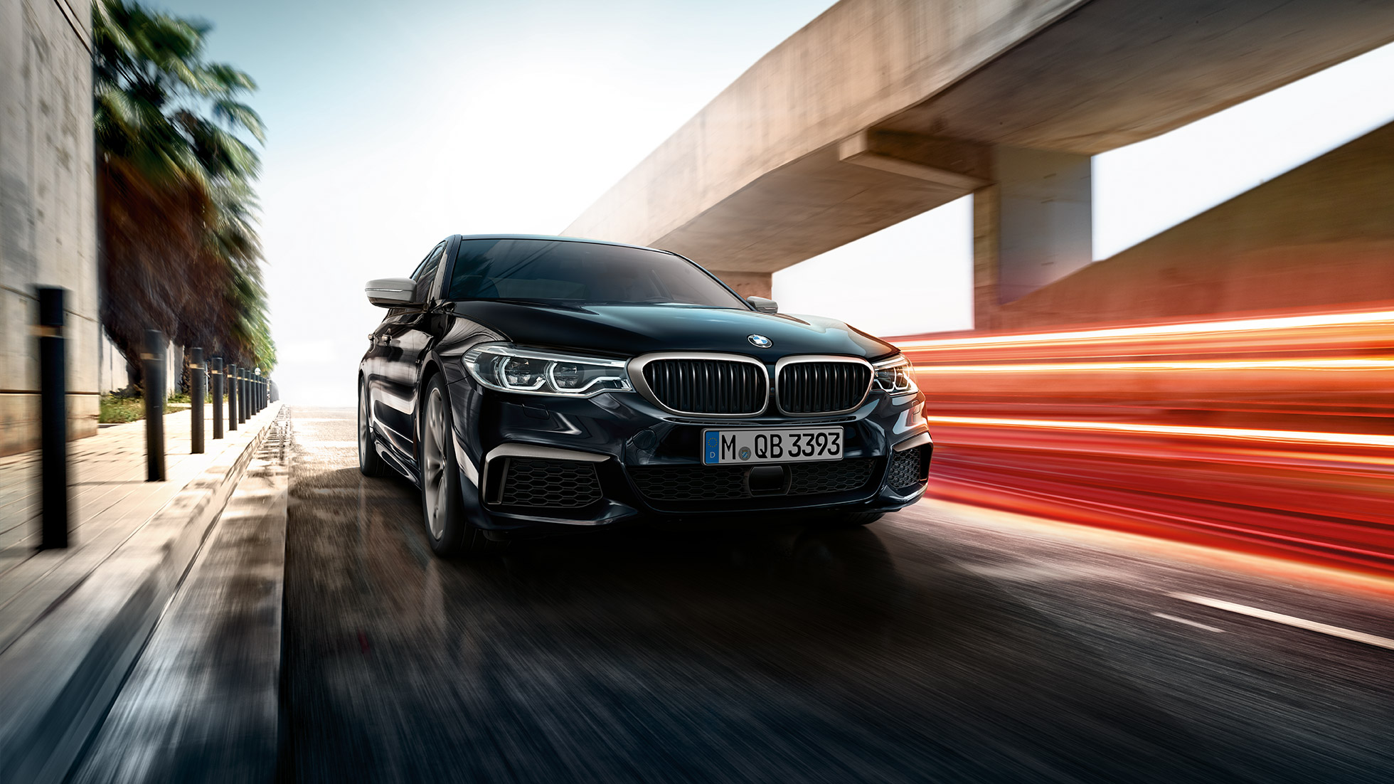 Exteriördesign. BMW M550i och BMW M550d trefjärdedelsvy framifrån.